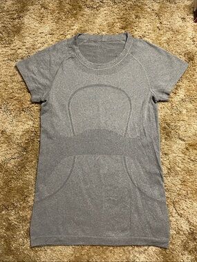 Lululemon Gray Swiftly Tech Short Sleeve Shirt Size 6